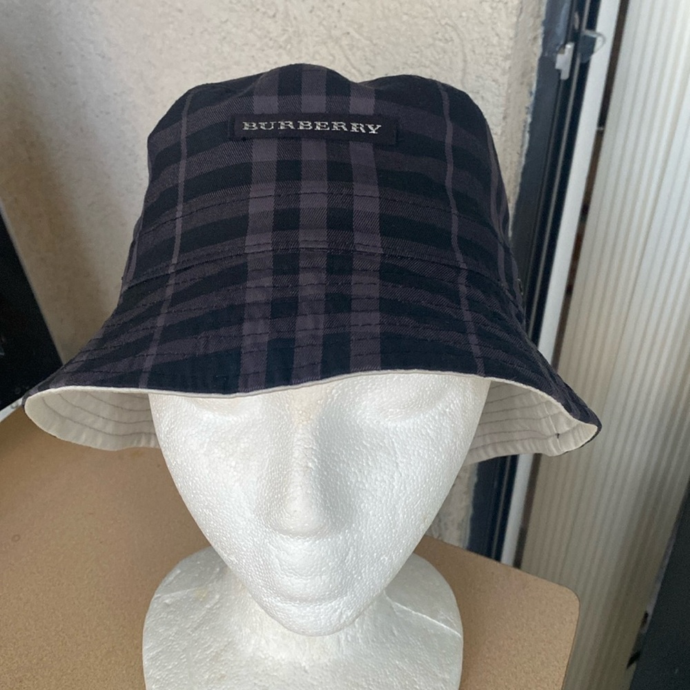Burberry bucket hat -authentic, reversible, excellent condition, hardly worn
